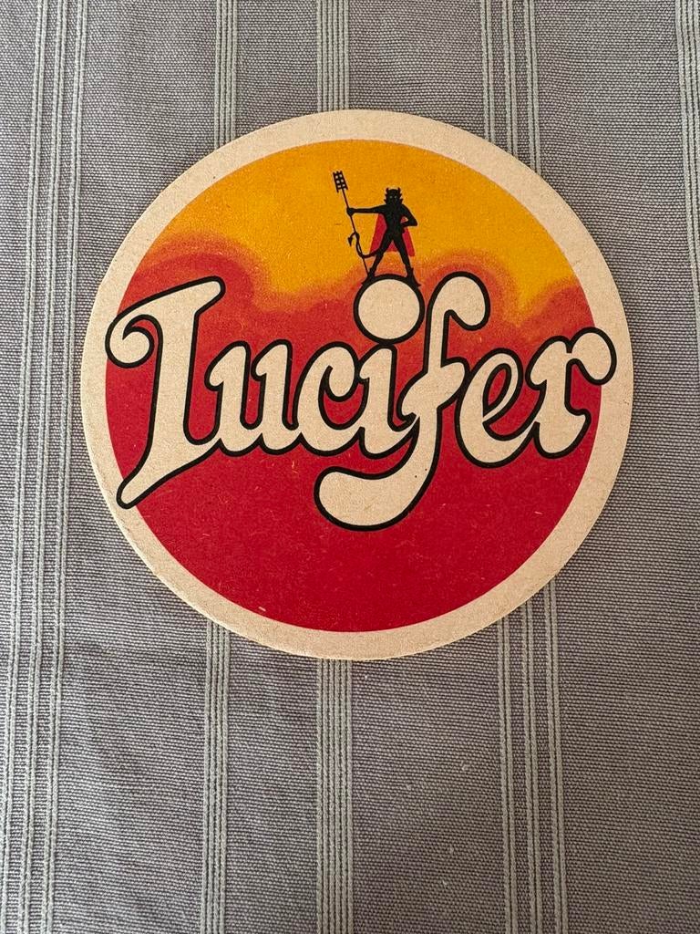Oude bierviltje lucifer, Verzamelen, Ophalen of Verzenden, Gebruikt, Viltje(s)