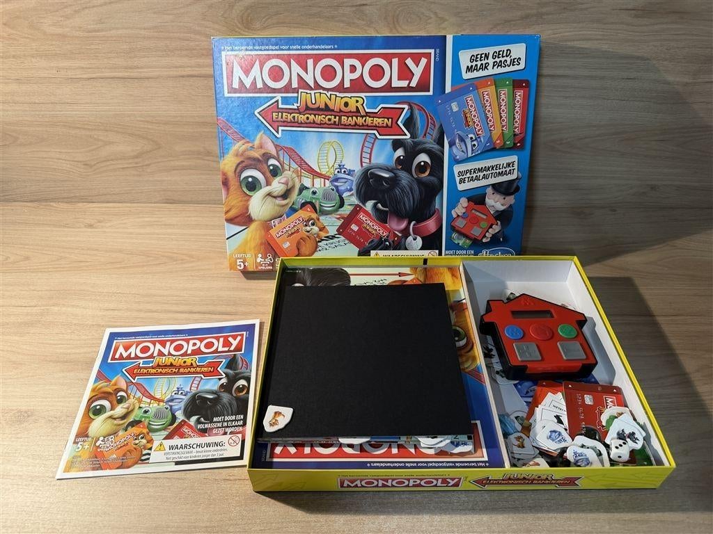 Monopoly junior elektronisch bankieren - s6727, Hobby en Vrije tijd, Gezelschapsspellen | Bordspellen, Zo goed als nieuw, Verzenden