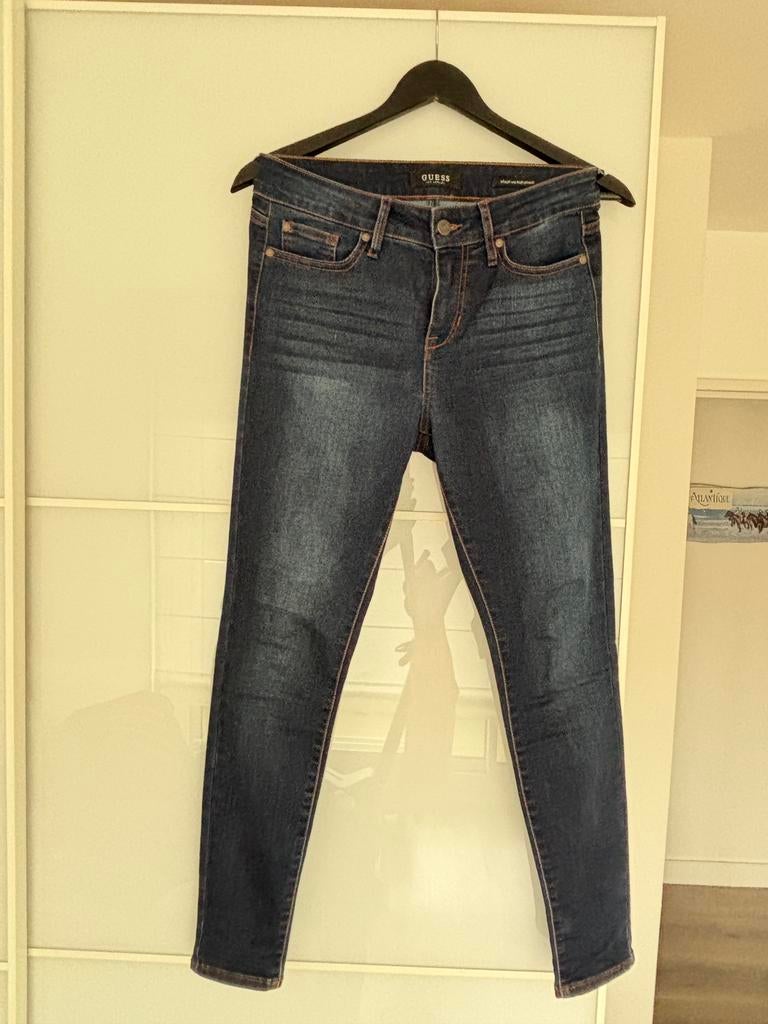 Jean Guess neuf taille 28, Enlèvement ou Envoi, Neuf, Bleu, W28 - W29 (confection 36)