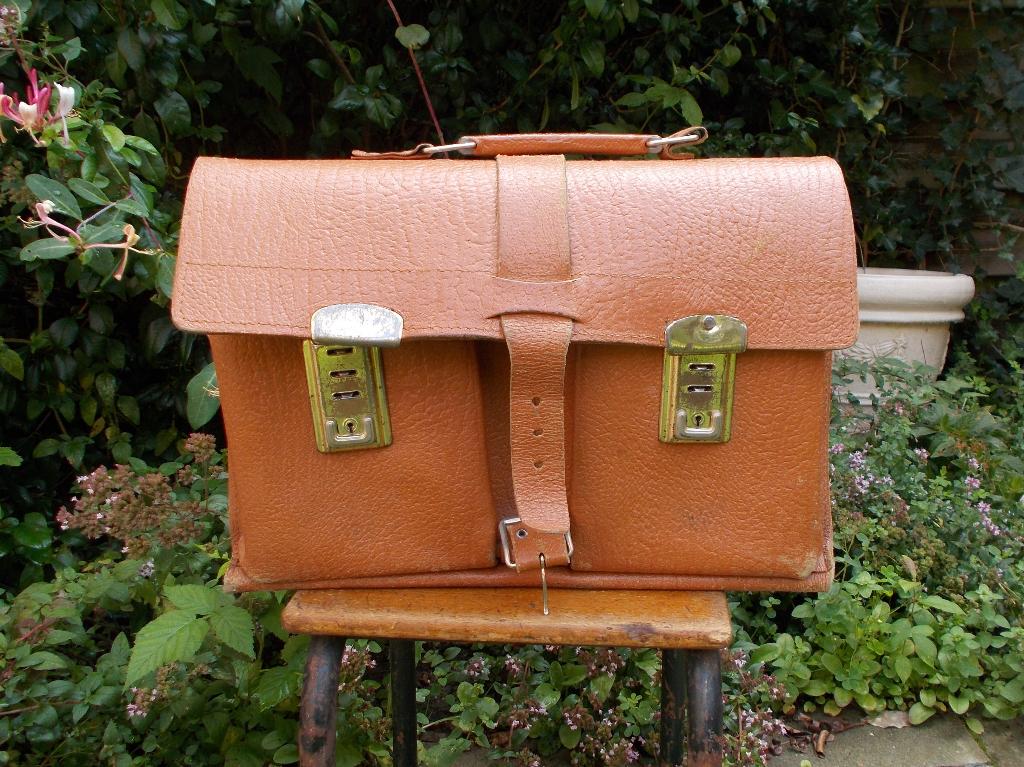 Oude lederen boekentas schooltas in goede staat, Ophalen of Verzenden, 40 tot 50 cm