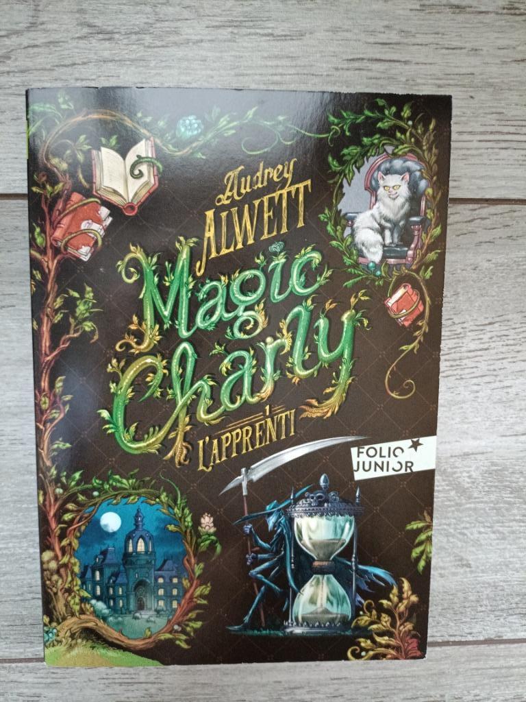 MAGIC CHARLY - L' apprenti /Folio Junior, Boeken, Ophalen, Zo goed als nieuw