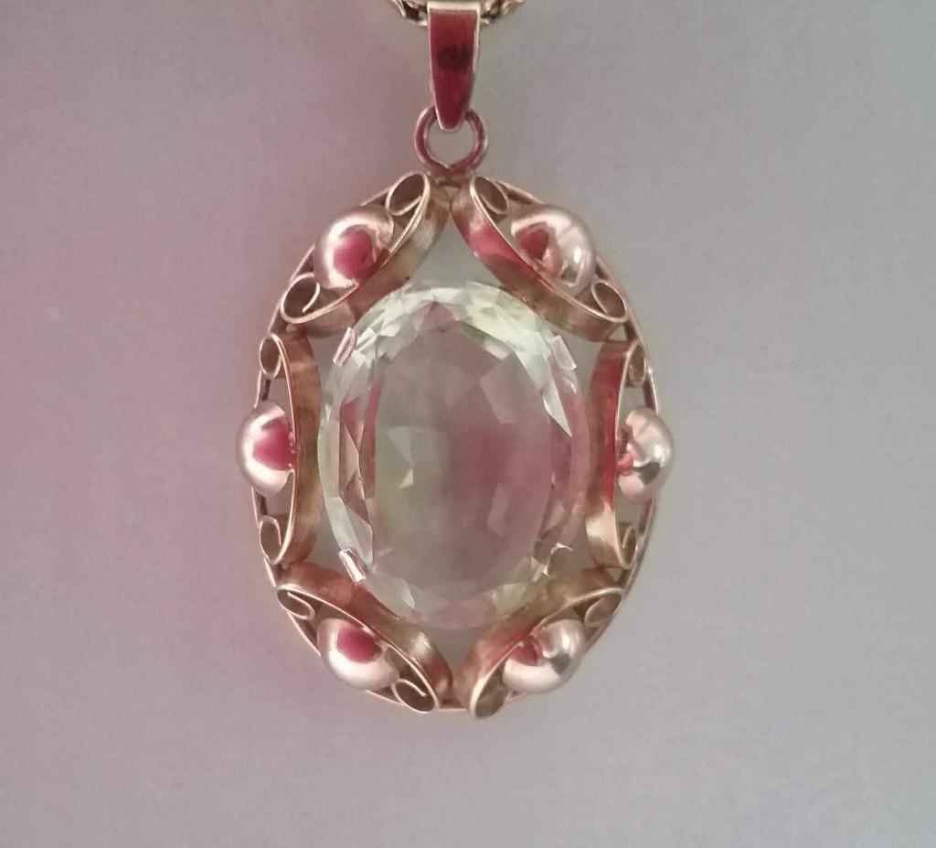 Pendentif en or avec pierre, Or, Enlèvement, Utilisé, Autres représentations