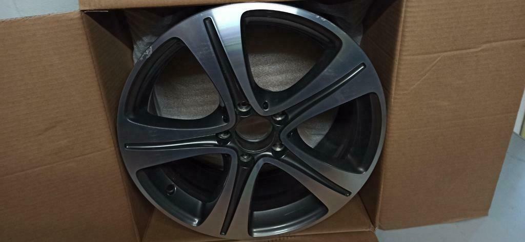 Mercedes-Benz A roue A213401120064, Enlèvement, Utilisé
