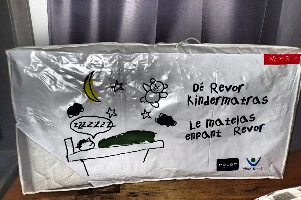 matelas enfant 70x140 cm jamais utilisé, Maison & Meubles, Neuf, Matelas, Une personne, Enlèvement