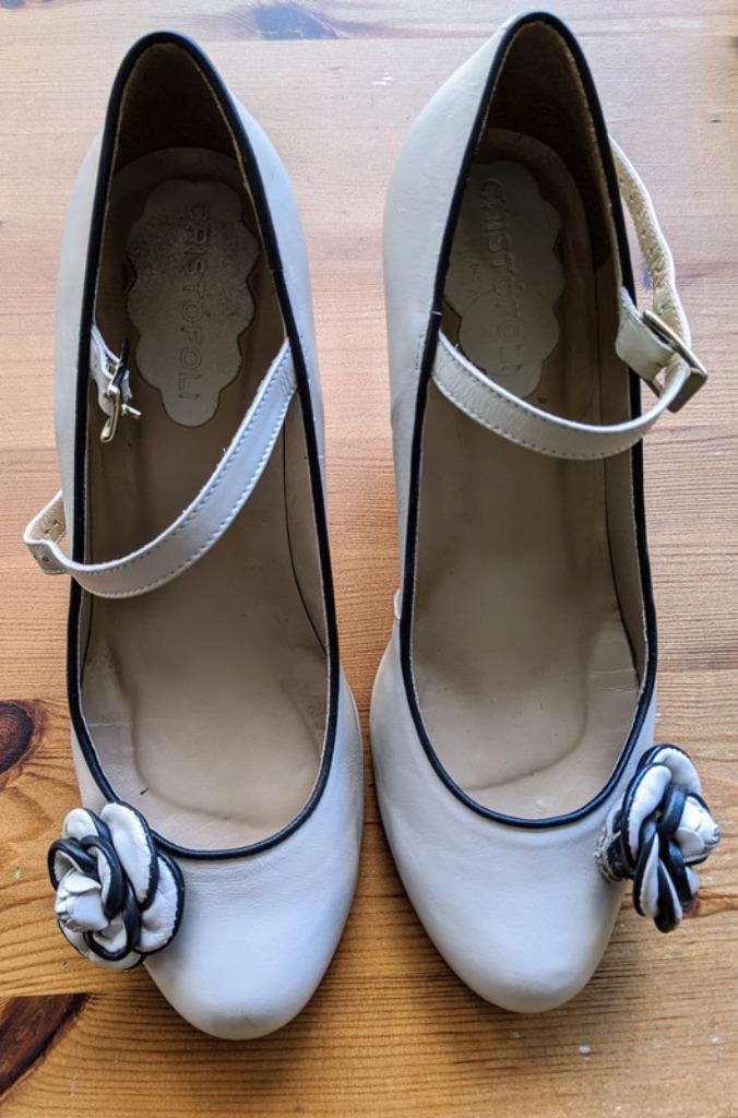 Chaussures blanches à fleurs - douces et faciles, Enlèvement ou Envoi, Comme neuf, Cristofoli, Blanc