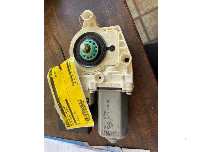Moteur de vitre portière d'un Volkswagen Tiguan, Volkswagen, -, 3 mois de garantie, Utilisé
