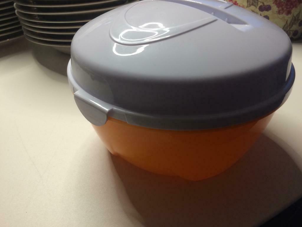 boîte à salade orange / blanche - gratuit, Comme neuf, Enlèvement, Autres styles, Balance ou Balances