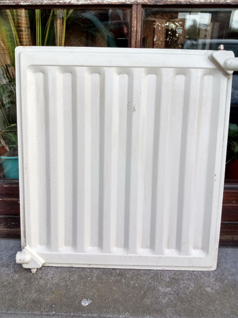Radiateur à petites plaques 2 fois, Bricolage & Construction, Chauffage & Radiateurs, Enlèvement, Neuf, Chaudière CC ou Chaudière combinée