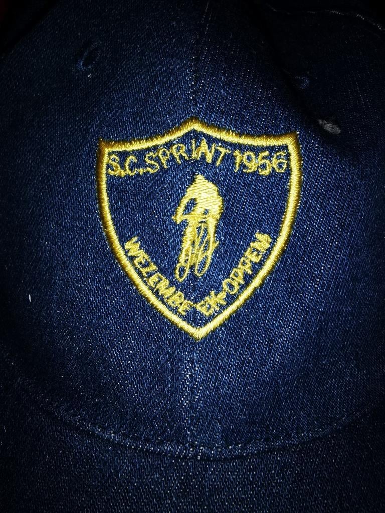 S.C. Sprint 1956 Wezembeek-Oppem wieler support pet jeans, Verzamelen, Ophalen of Verzenden, Zo goed als nieuw, Pet of Muts