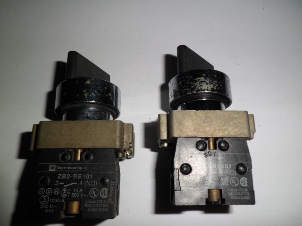 Draaischakelaar Telemecanique ZB2-BE101 (NO) Panel mount, Hobby en Vrije tijd, Elektronica-componenten, Ophalen of Verzenden, Gebruikt