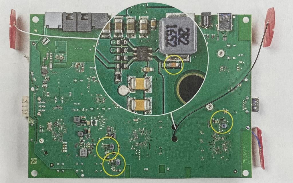 AVM Fritzbox 7590 Herstelling (Condensator 1uF), Enlèvement, Comme neuf, Routeur, AVM Fritzbox