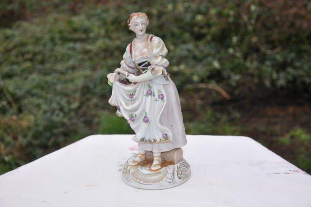 statue feminine au panier en porcelaine, Enlèvement