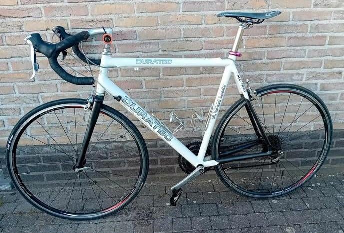 Koersfiets alu Duratec 28inch 3x9 speed framemaat 59 Xl 🚴‍♂, Vélos & Vélomoteurs, Vélos | Hommes | Vélos pour homme, Utilisé