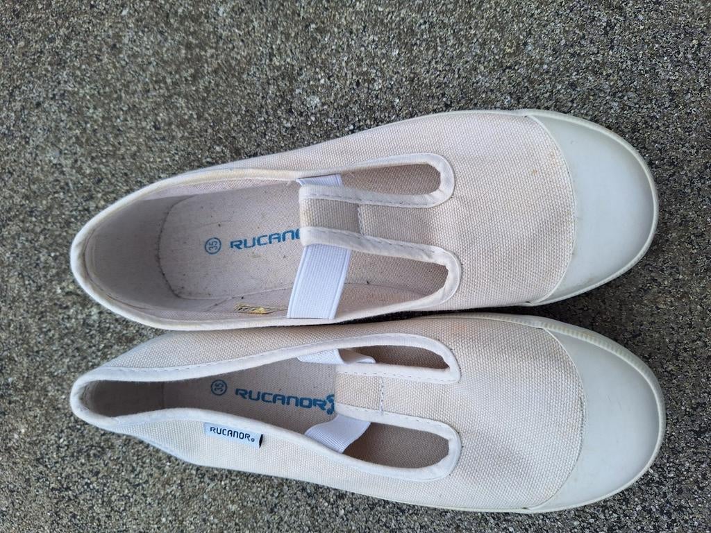 Chaussons de gymnastique blancs 35, Enlèvement ou Envoi, Comme neuf