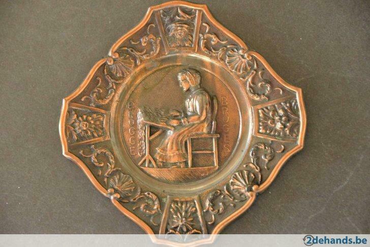 Rood-koperen schotel. Brugge-Bruges., Antiek en Kunst, Antiek | Brons en Koper, Ophalen of Verzenden, Koper