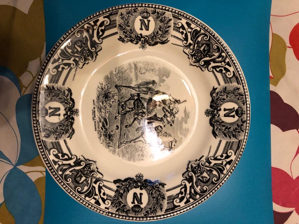 Assiette faïencerie Boch, Enlèvement