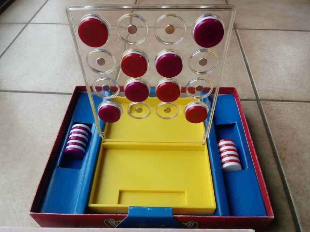 Jumbo Attraxion met magneten  - 3 op een rij - denkspel, Hobby en Vrije tijd, Gezelschapsspellen | Bordspellen, Gebruikt, Een of twee spelers