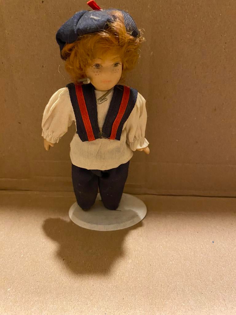 Popje van porselein, Enlèvement, Utilisé, Poupée