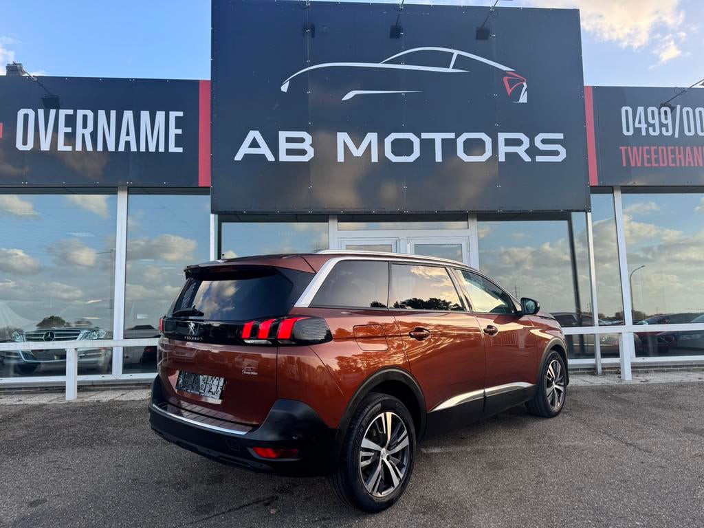 Peugeot 5008 Allure 1.2 Benzine 2023 LED Carplay 7plaats, Auto's, Euro 6, Zwart, Leder, Bedrijf