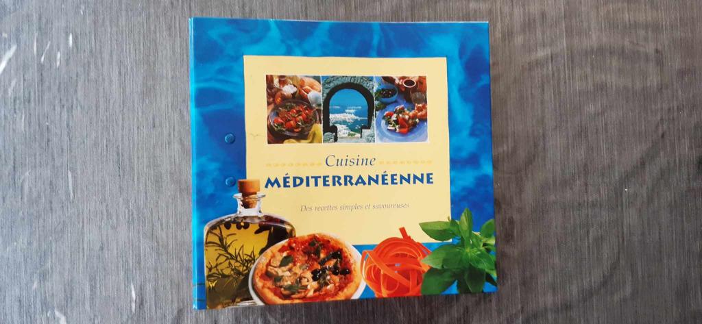 dossier de cuisine cuisine méditerranéenne (en français), Enlèvement ou Envoi, Comme neuf, France