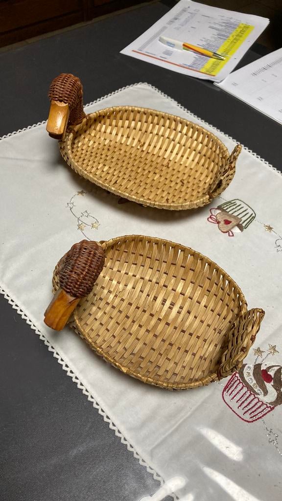 Lot de 2 plateaux en osier 25 et 20 cm, Comme neuf, Osier