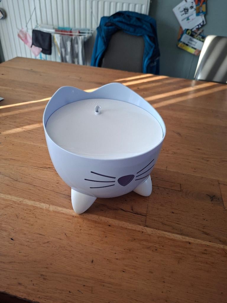 Katten drink fontein (nieuwstaat), Dieren en Toebehoren, Ophalen, Zo goed als nieuw