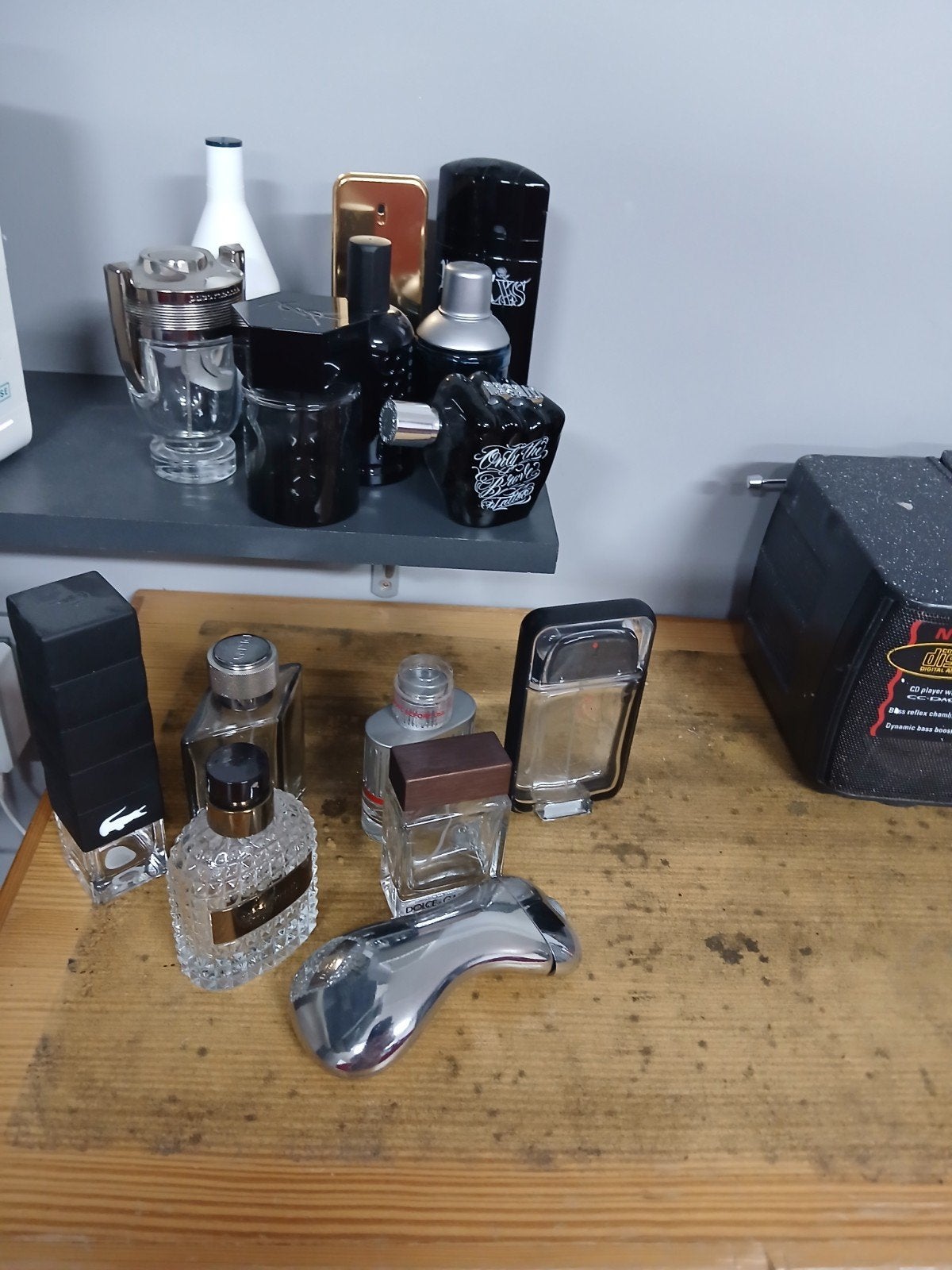 Collection de bouteilles de parfum vide, Enlèvement