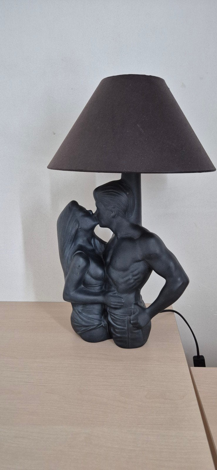 Unieke vintage tafellamp / schemerlamp met kussend koppel (z, Huis en Inrichting, Lampen | Tafellampen, Zwart, Ophalen, Schemerlamp