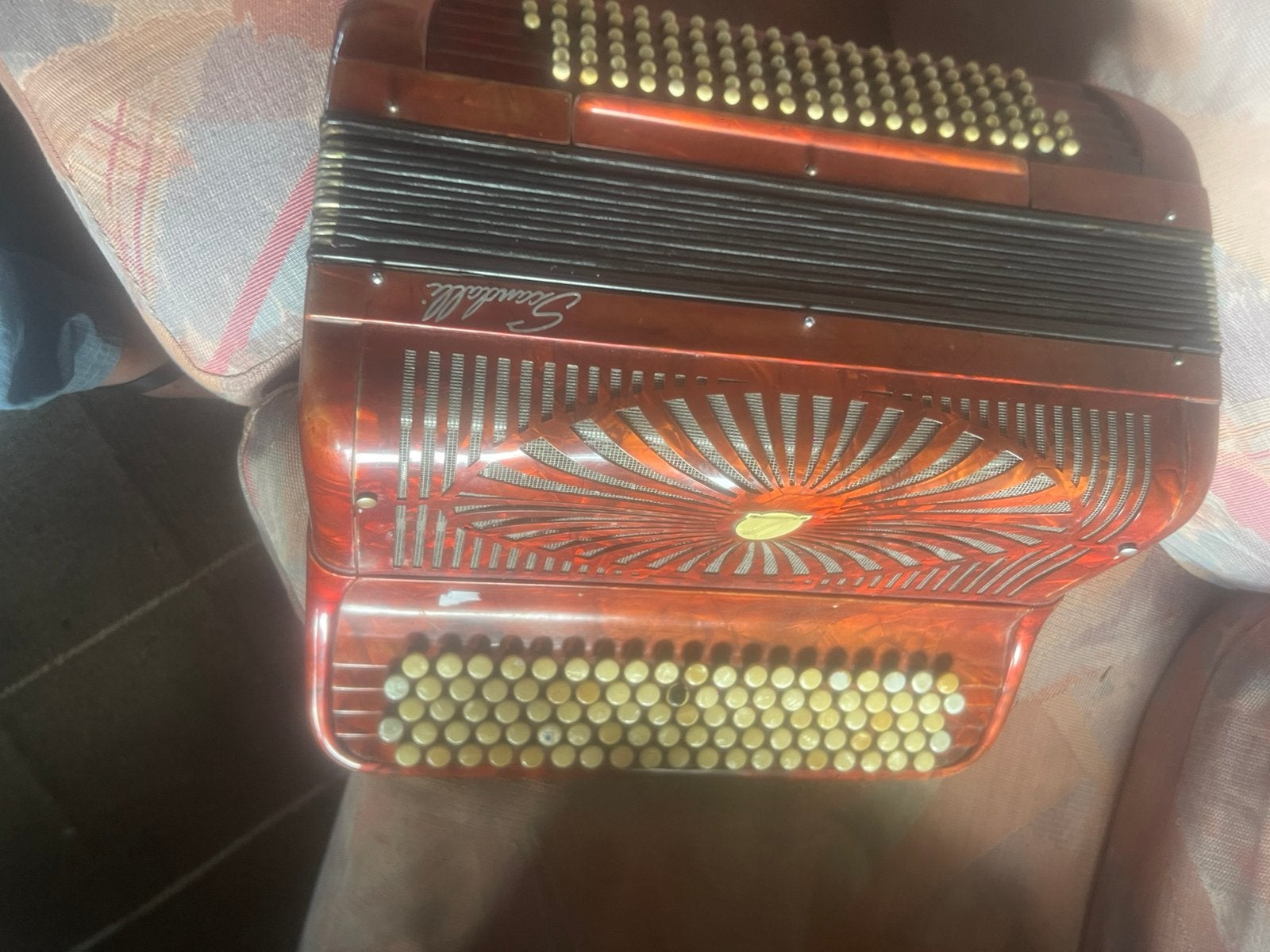 Accordeons, Enlèvement, Comme neuf