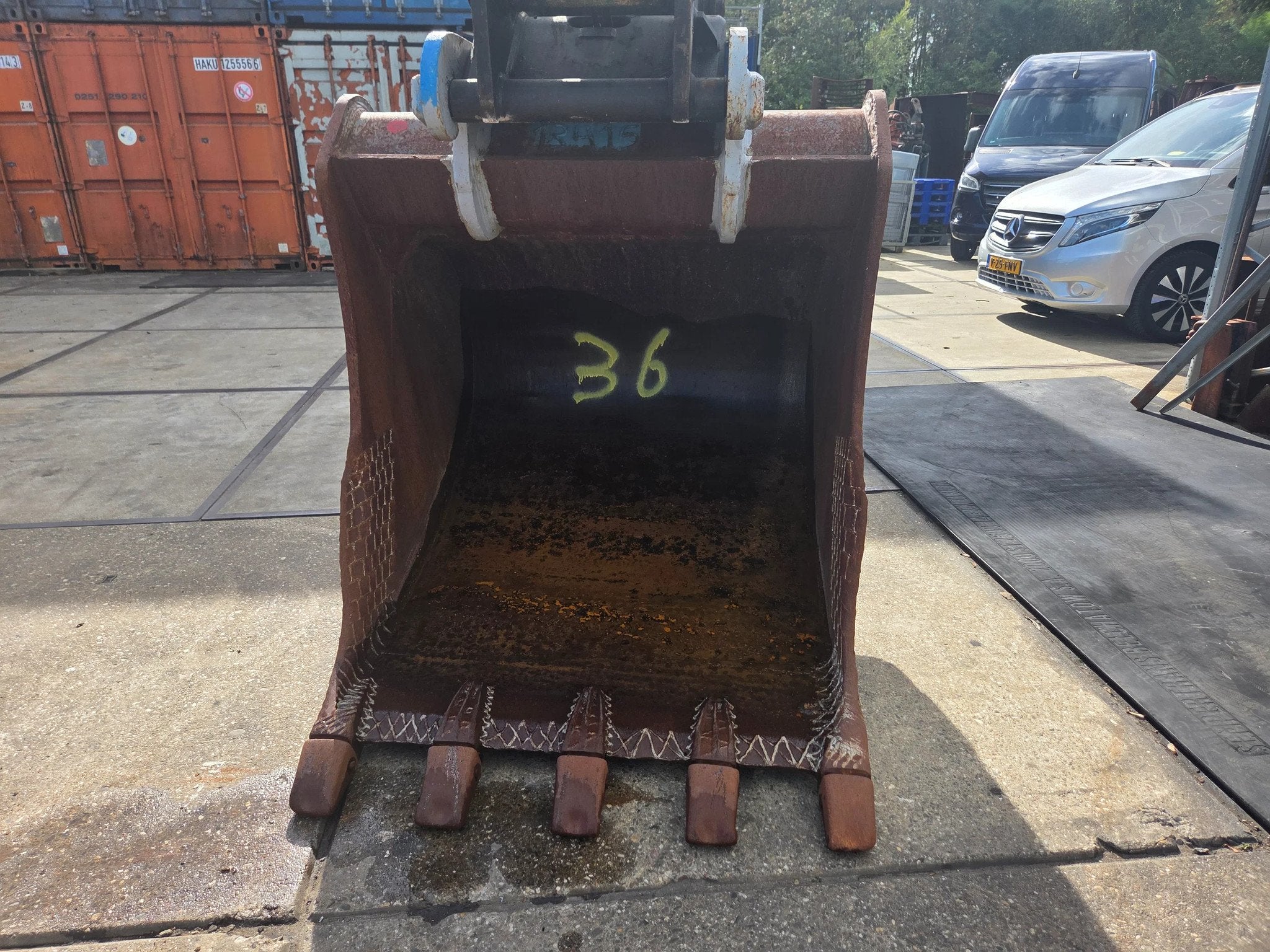 3X zware dieplepel CW30/40 met tanden 3X zware dieplepel CW3
