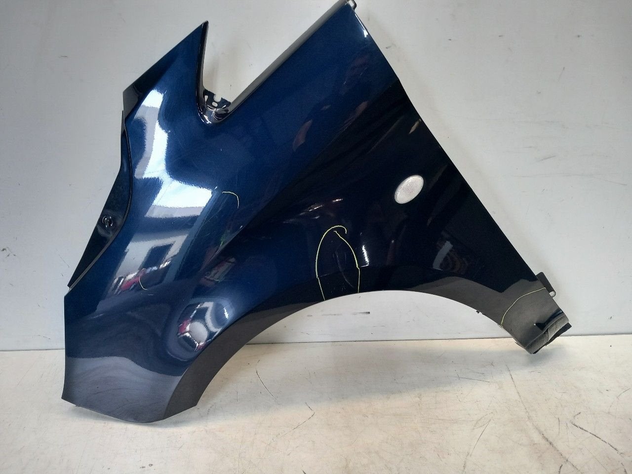 Spatbord links voor Mercedes-Benz Vito, Onderdelen@venauto.nl, Van der Ven Autorecycling B.V., Ettenseweg 76, 4706 PB Roosendaal, The Netherlands
