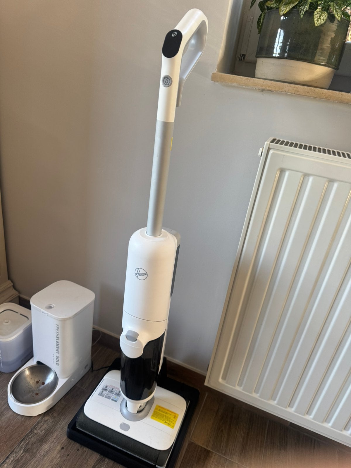 Hoover HW500 aspire et nettoie, Electroménager, Enlèvement, Comme neuf, Station de charge