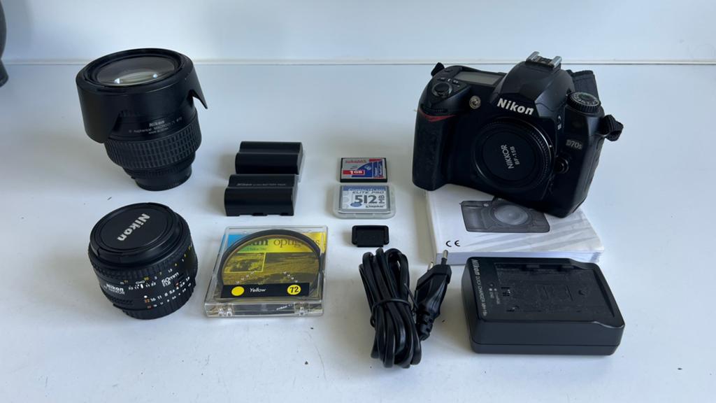 Nikon D70s + 2 lenzen, 2 geheugenkaarten, 2 batterijen, enz, Audio, Tv en Foto, Fotocamera's Digitaal, Ophalen of Verzenden, Gebruikt
