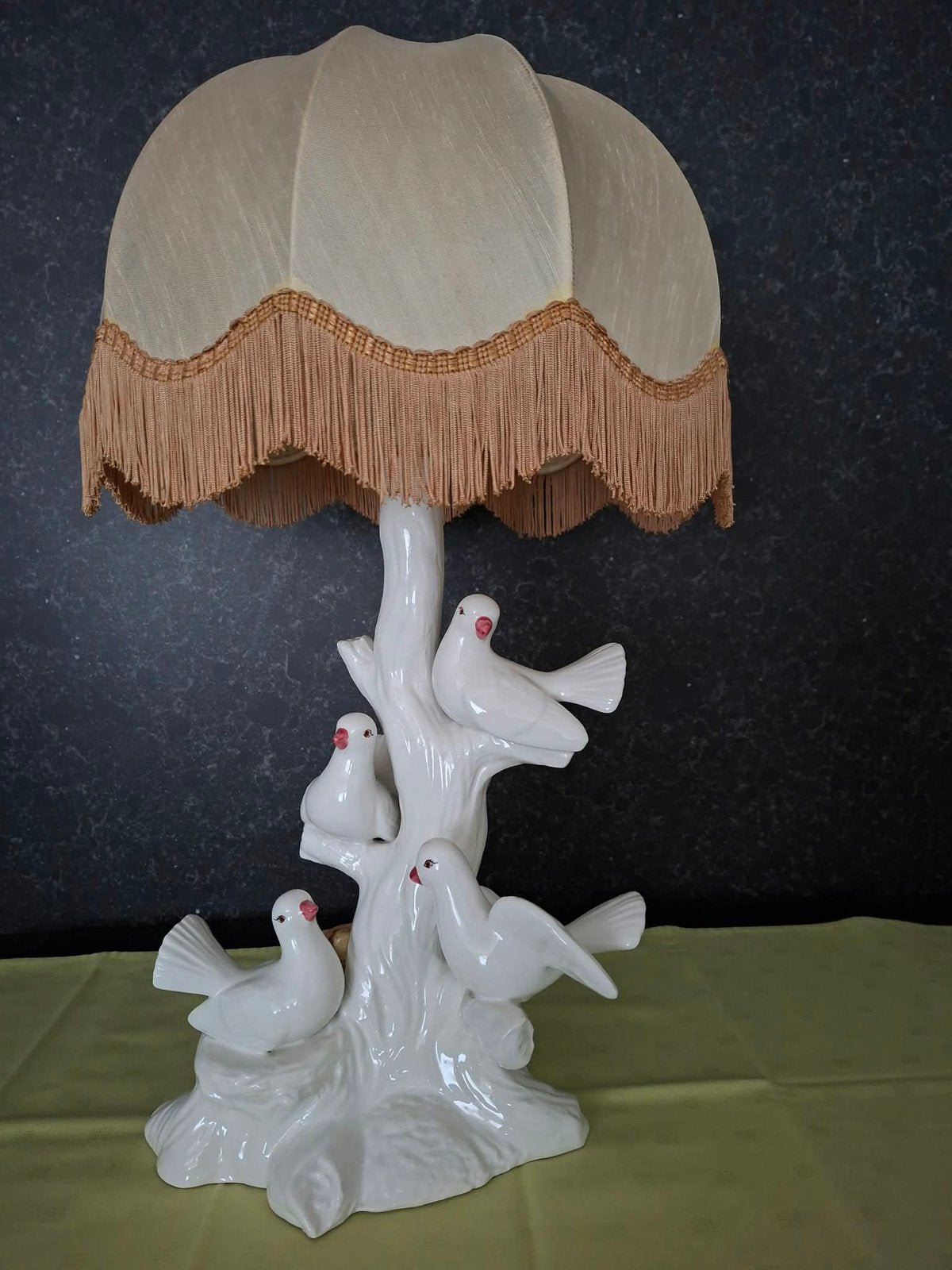 Vintage Italiaanse tafellamp met keramieken duiven, Antiek en Kunst, Ophalen