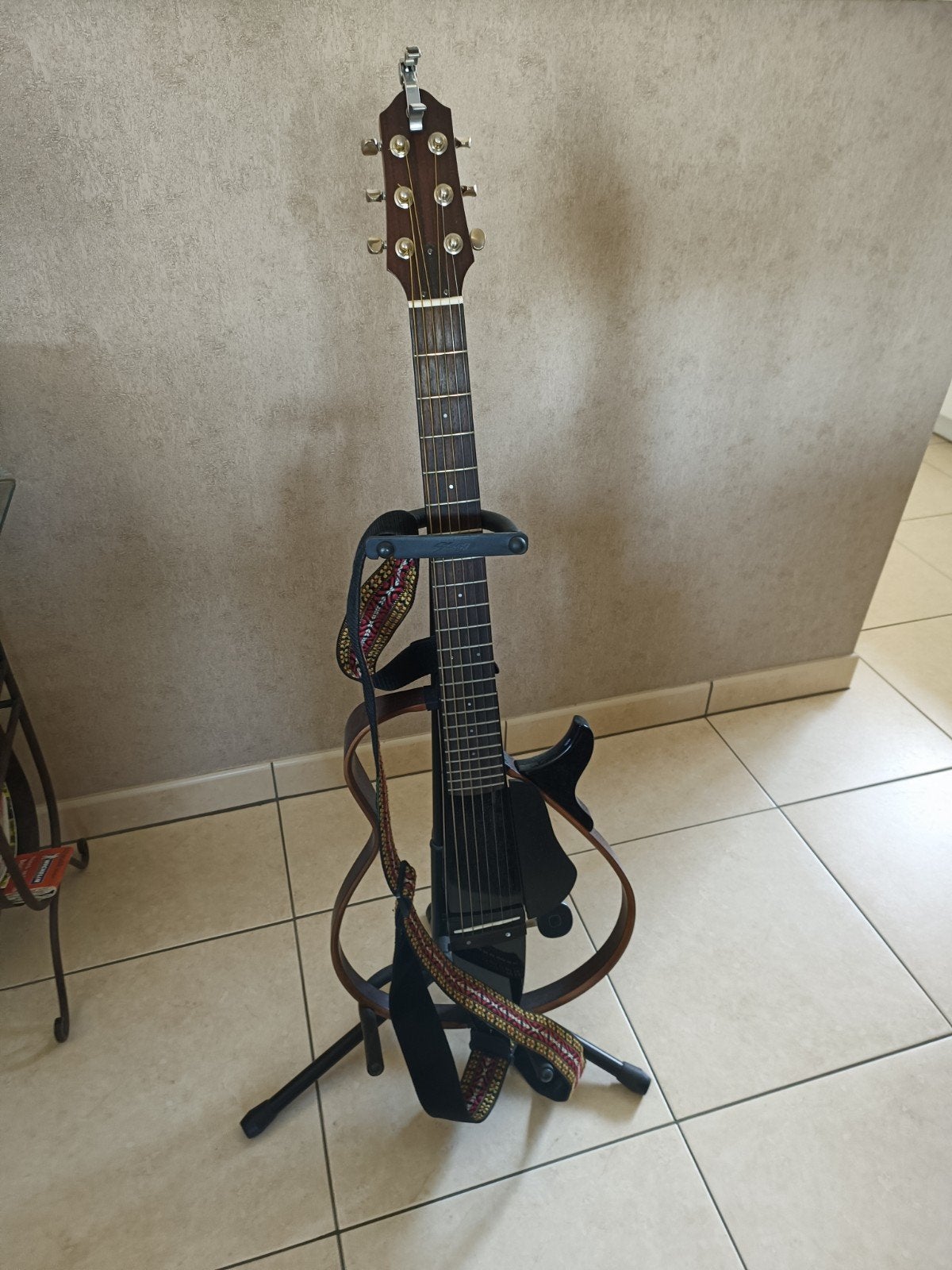 silent guitar Yamaha SLG 200, Muziek en Instrumenten, Ophalen of Verzenden, Zo goed als nieuw, Semi-solid body, Met versterker