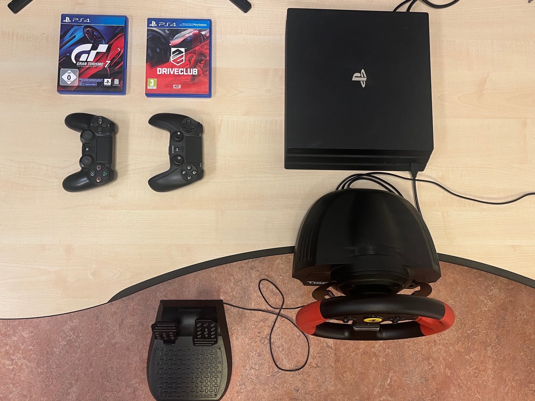 PlayStation 4 + ferrari racestuur + pedalen + racegames, Ophalen of Verzenden, Zo goed als nieuw