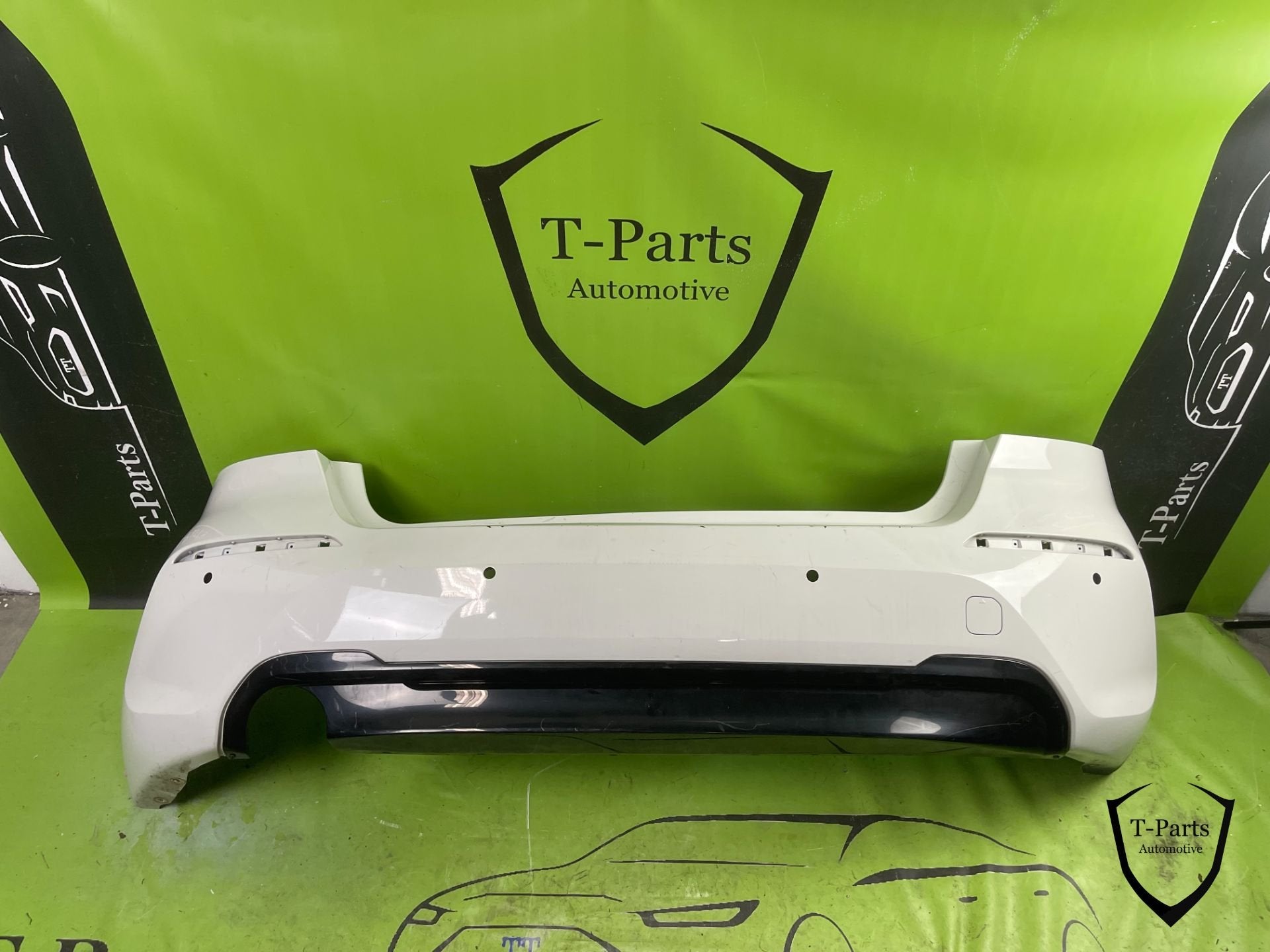 Pare-chocs arri re sport BMW S rie 1 F40 18+, Petuelring 130
80788  Munich, DE, Pare-chocs, Info@bmw.de, Utilisé