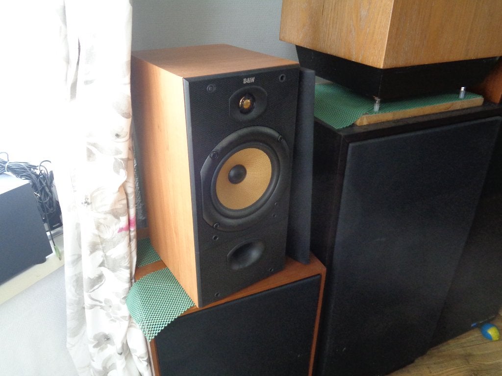 B&W DM 602, Enceinte d'étagère, Bass-reflex, 60 à 120 watts, Comme neuf