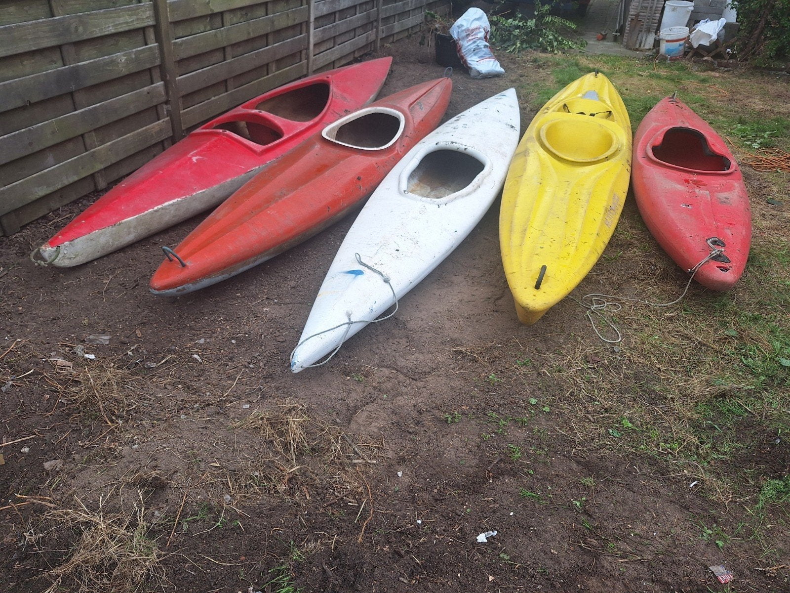 Te koop verschillende kajaks in plastiek en polyester., Watersport en Boten, Ophalen, Gebruikt, Eén persoon, Met peddels