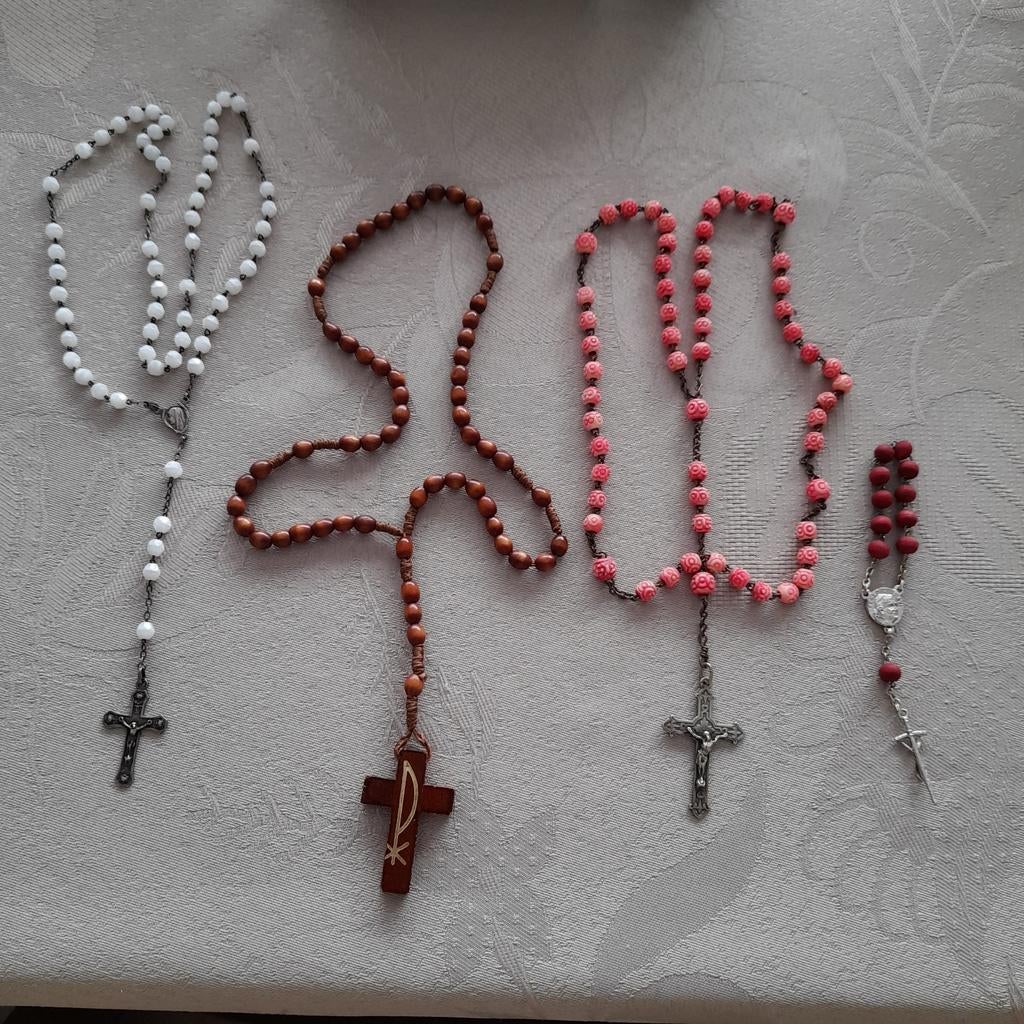 3 Paternosters en 1 tientje.  (lot)., Collections, Religion, Enlèvement ou Envoi, Christianisme | Catholique