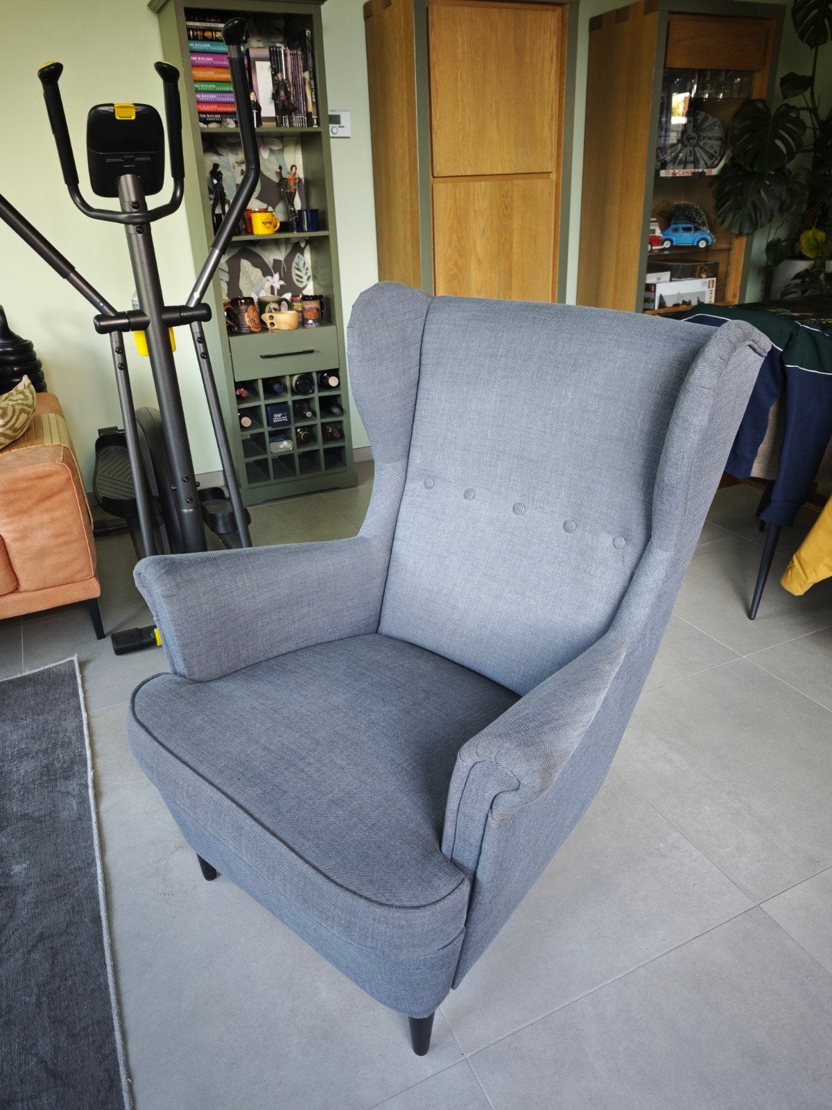 Stijlvolle grijze oorfauteuil, Ophalen, Gebruikt