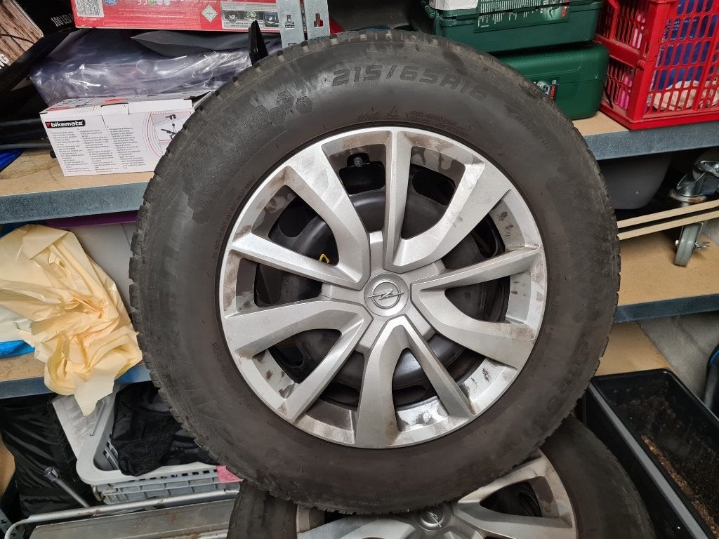 winterbanden Opel Moka te koop, Auto-onderdelen, Banden en Velgen, Ophalen, Winterbanden, Band(en), Personenwagen