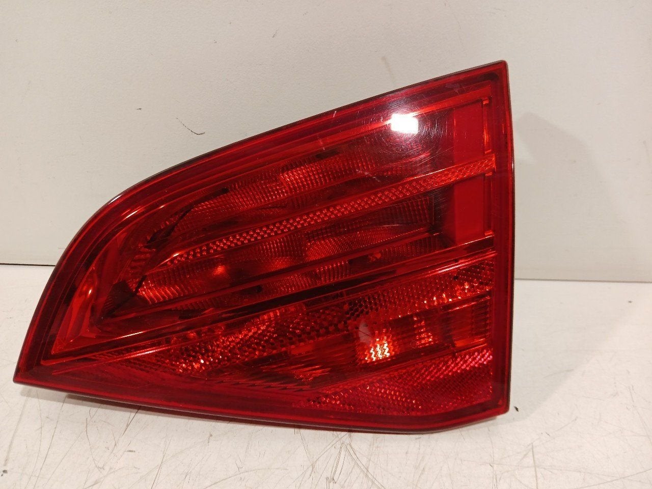 Achterlicht kofferdeksel achterklep rechts Audi A4, Onderdelen@venauto.nl, Van der Ven Autorecycling B.V., Gebruikt, Ettenseweg 76, 4706 PB Roosendaal, The Netherlands