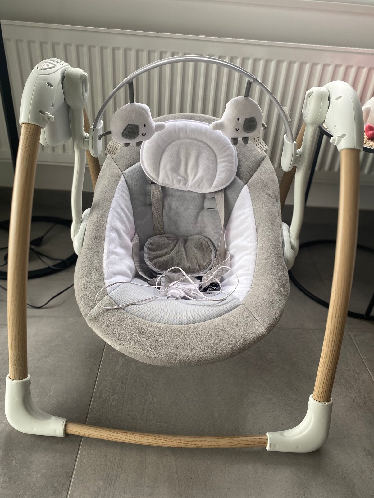 Elektrische wipstoel met muziek en geluiden, Kinderen en Baby's, Wipstoeltjes, Zo goed als nieuw, Wipstoel, Overige merken, Met gordel(s) of riempje(s)