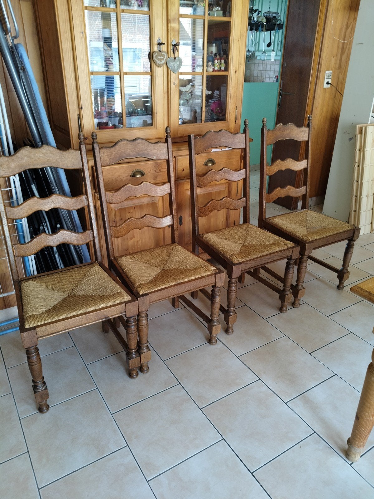 4 chaises salle à manger à retaper, Enlèvement