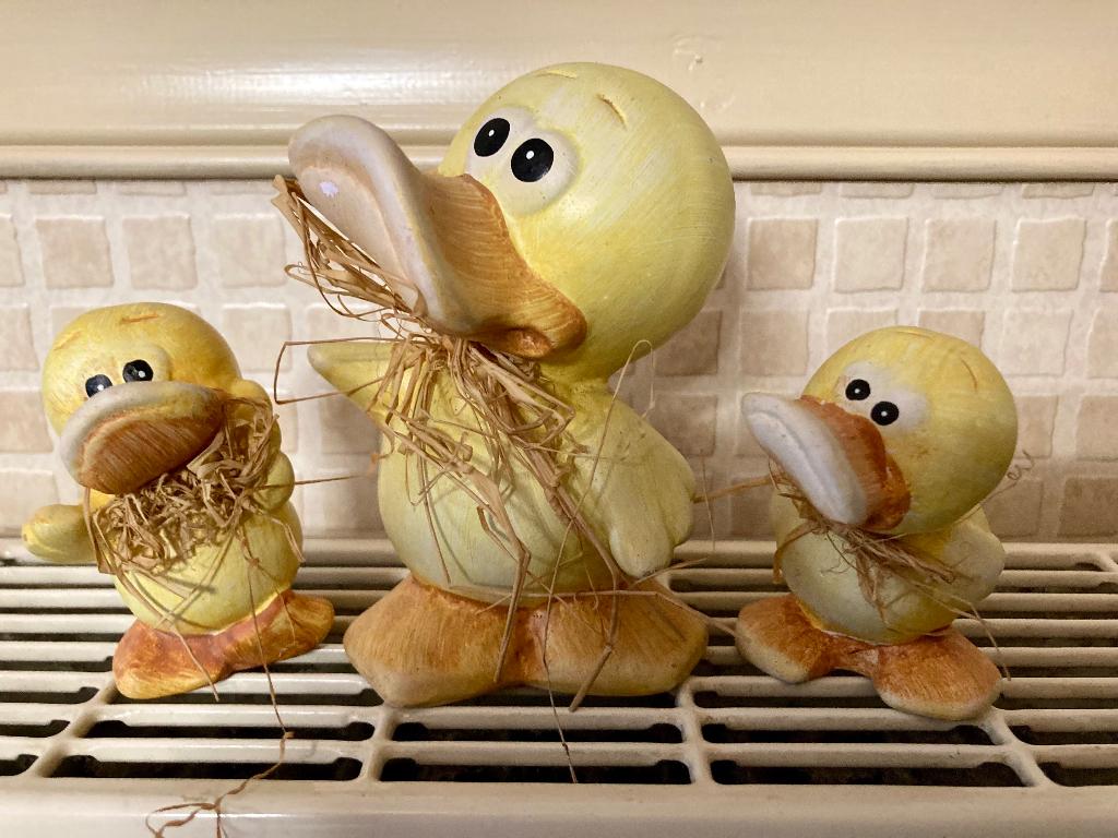 Moeder eend met 2 kleintjes, Ophalen of Verzenden, Zo goed als nieuw, Dier