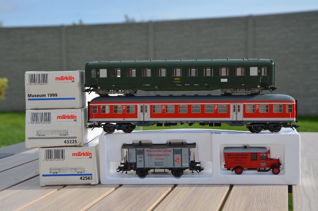 HO-marklin voiture SNCF-43225 +voiture DB 42561+wagon+camion, Enlèvement ou Envoi, Comme neuf, Wagon