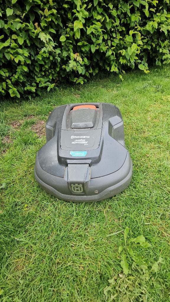 Robotmaaier Husqvarna, Tuin en Terras, Ophalen, Gebruikt, Bestuurbaar via app, 20 tot 25 cm