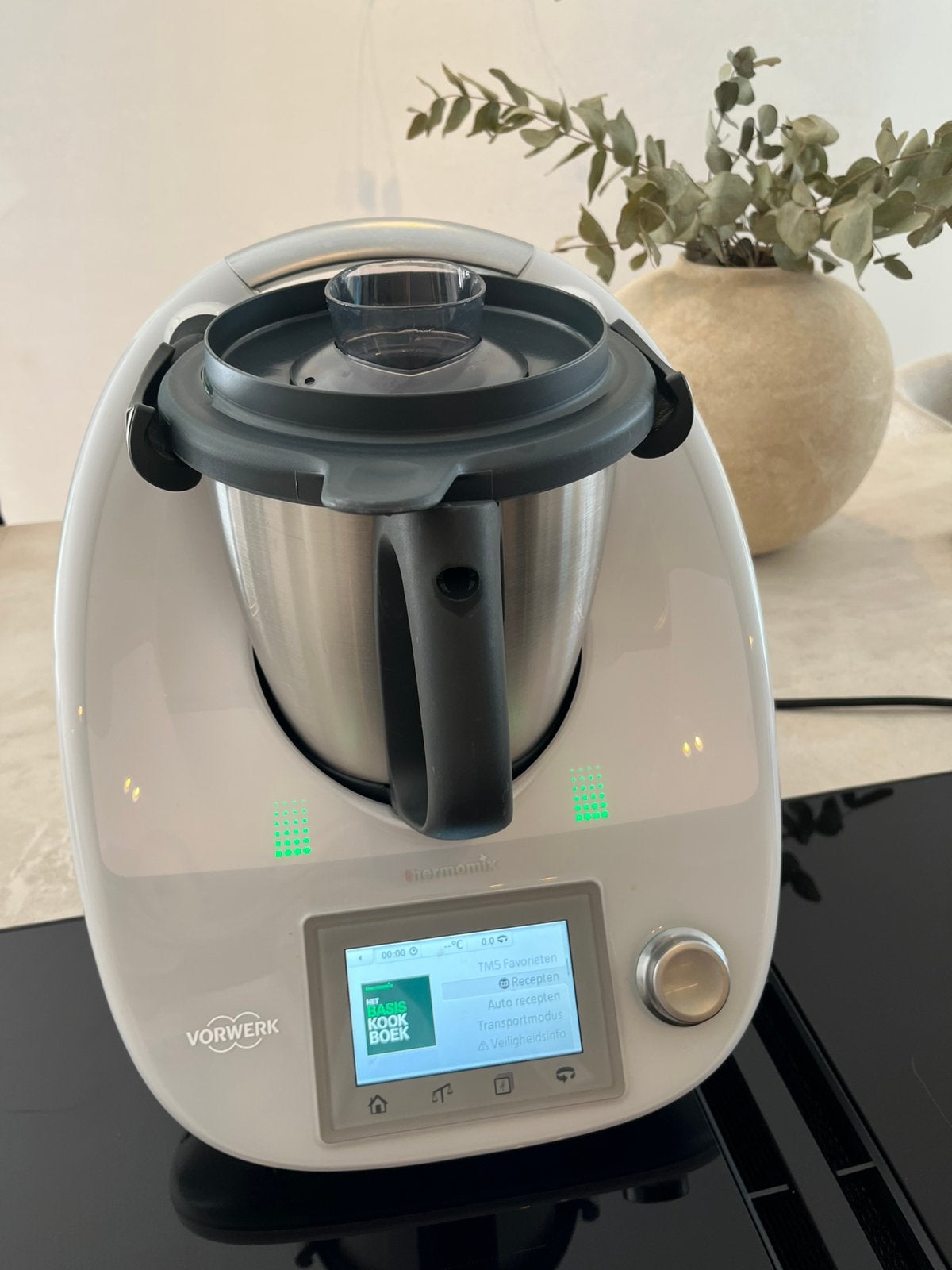 Thermomix tm5 in nieuwstaat, Electroménager, Mélangeurs de cuisine, Enlèvement, Comme neuf, Résiste au lave-vaisselle, 3 vitesses ou plus