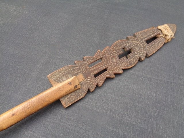 Afrikaans ceremonieel stuk uit hout , meet 96 cm., Antiquités & Art, Art | Art non-occidental, Afrique, Enlèvement ou Envoi, 96 cm